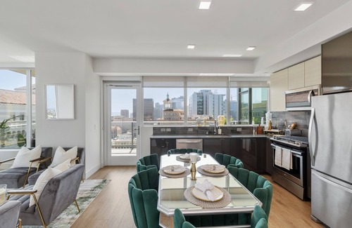 East Village Apartment | Luxurious 2-bedroom Penthouse in downtown San Diego with Pool and Fitness room
