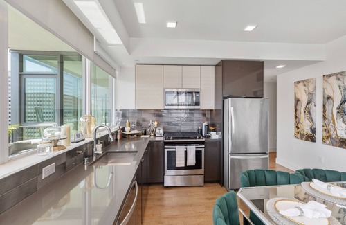 East Village Apartment | Luxurious 2-bedroom Penthouse in downtown San Diego with Pool and Fitness room