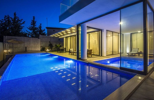 Islamlar House | Luxurious 2 Bedroom Villa with Large Secluded Pool and Lots of Outdoor Space