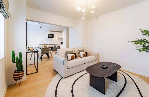 Plasky Apartment | Luxurious 2-BR flat Near NATO & EU