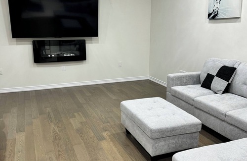 Thorold House | Luxurious 2 Storey 3BR House!