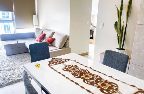 Paranaque Apartment | Luxurious 2BR with Sunset and Pool View across Okada Manila Bay