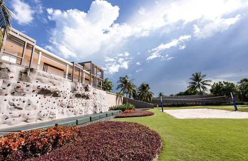 Ngu Hanh Son Apartment | Luxurious 2BRS Apartment *oceanview* HYATT REGENCY, private beach, swimming pool