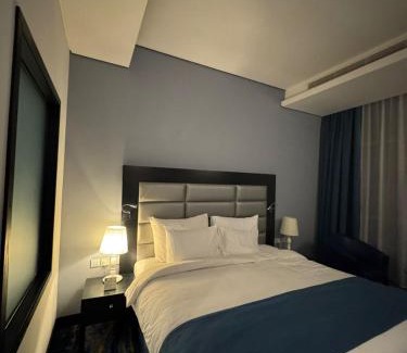 E-11 Sector Apartment | Luxurious 3 bed flat with stunning Margalla Views!
