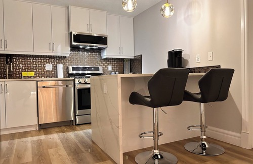 Leduc County House | Luxurious 3-bed Suite, 10 min to shopping malls & airport, Modern Finishings