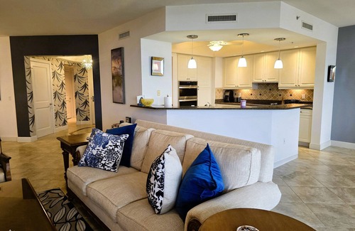 Hammock Bay Condo | Luxurious 3-Bedroom Condo in Aversana at Hammock Bay