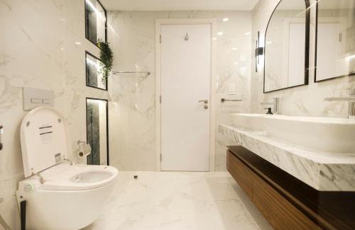 Umm Suqeim 3 Apartment | Luxurious 3BR APT Offering Full Burj AlArab Views