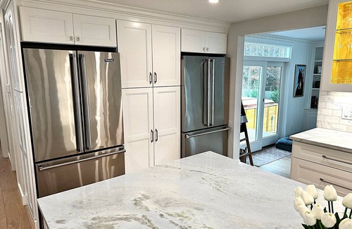 Eastham House | Luxurious 4 Bd/2 Ba Main house with Spa-pool and Separate 1 Bd/1 Ba Apartment
