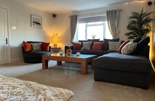 Stow-on-the-Wold House | Luxurious 4 bedroom home in the heart of the Cotswolds with Hot Tub!