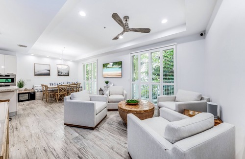 Hollywood Villa | Luxurious 4 Bedroom Beach Villa steps from Hollywood Beach