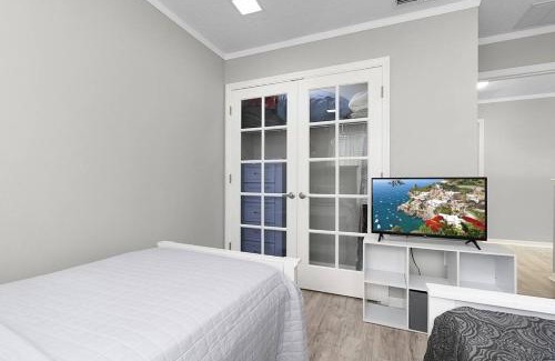 West Haven House | Luxurious 4 Bedroom Home with Pool near Disney