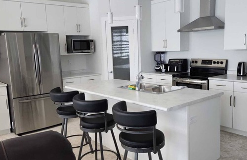 Winnipeg House | Luxurious 4 Bedroom - Sage Creek