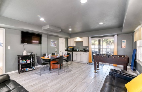 Colington House | Luxurious 4 BR Family Retreat with Pool