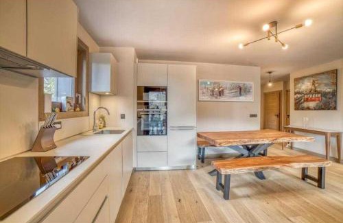 Megeve Apartment | Luxurious 4-room with pool, gym, spa and parking