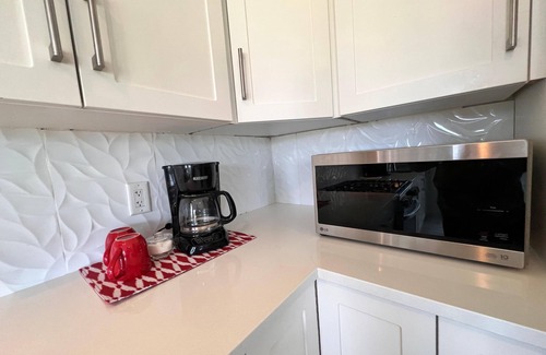 Ayr House | Luxurious 5-Bdrm villa, Bdrm on Main Floor, 10/15 min to Paris/Cambridge/Kitchnr