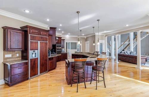 Bloomfield House | Luxurious 5-Bed Escape in Heart of Bourbon Trail