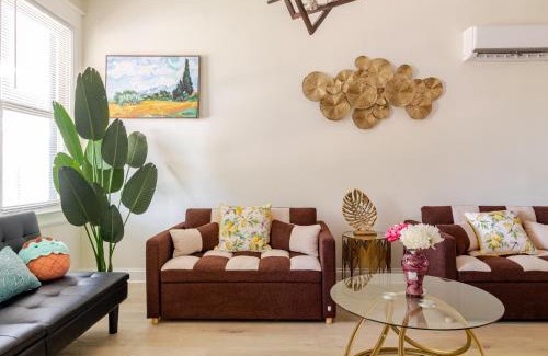 Northeast House | Luxurious 5 BR House!1 Mile from Capitol Hill!