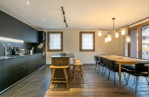 Le Cret Apartment | Luxurious 5-Room Apartment in Val-d'Isère with Balcony and Mountain Views