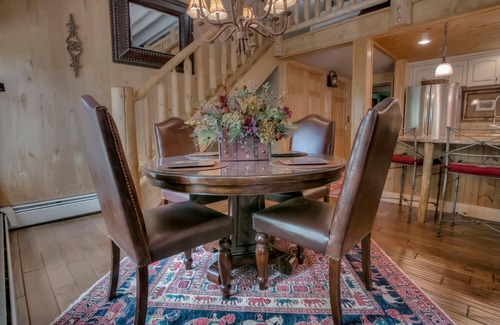 Warrior's Mark Condo | Luxurious. 5 Star Property. Walking distance to Lifts & Main Street. Hot tubs.