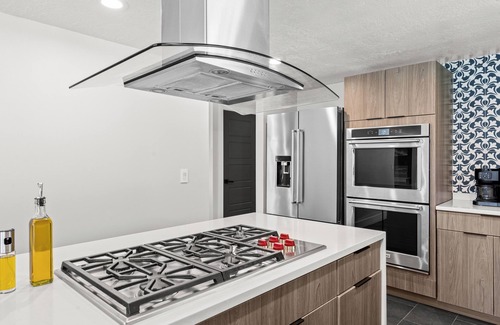 Cottonwood Heights House | Luxurious 5bd/3ba MTN VIEWS Minutes to Ski Resorts