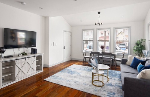 Queens Apartment | Luxurious 6 Bedroom Townhouse NYC