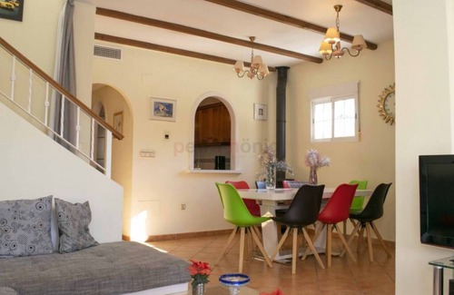 Lo Crispin Villa | Luxurious 6 person holidayhome quietly in a residential area 12 minutes from sea