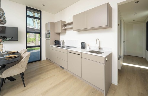 Workum House | Luxurious 6-person villa with modern kitchen, sunny garden and within walking distance of the beach.