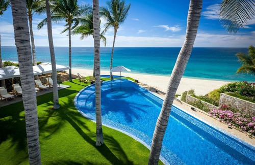 Buzzards Villa | Luxurious 7 BR Beachfront Casa Oliver w/WiFi, Pool, Home Theatre, Gym + More!
