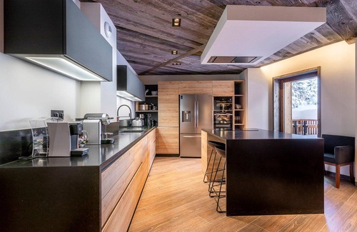 Avoriaz House | Luxurious 7-Room Chalet Apartment with Spa & Pool, Morzine