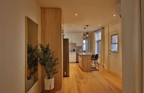 Plateau Mont Royal Apartment | Luxurious 7BR Duplex in the Heart of Montreal – Spacious & Stylish Stay