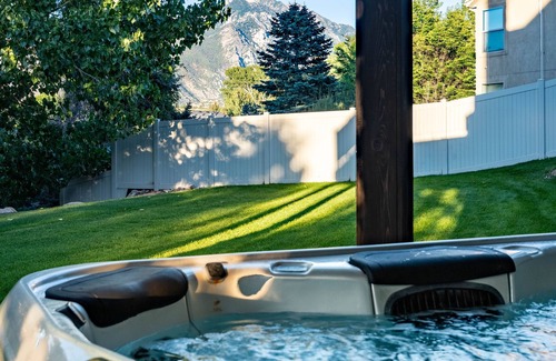 Sandy House | Luxurious 8-Bedroom Mountain Retreat Near Wasatch Mountains
