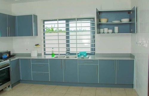 East Legon Apartment | Luxurious 8-Bedroom With Pool Stay in East-Legon