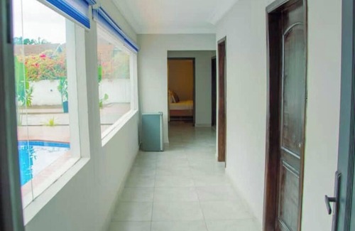 East Legon Apartment | Luxurious 8-Bedroom With Pool Stay in East-Legon
