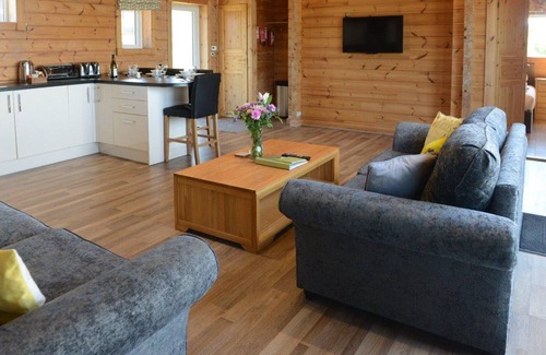 Hollym Ski Chalet | Luxurious and contemporary Finnish log lodge.