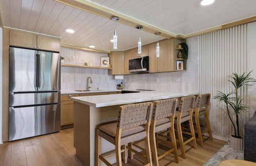Punaluu Condo | Luxurious Beachfront Condo w/AC