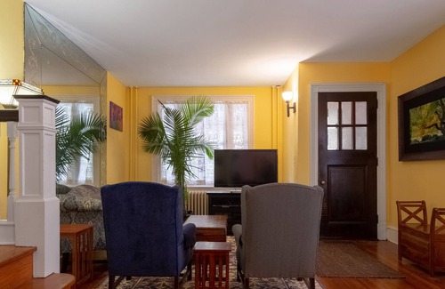 Melrose House | Luxurious Bungalow Jewel, Amenities-Rich Home, Close to Downtown Attractions