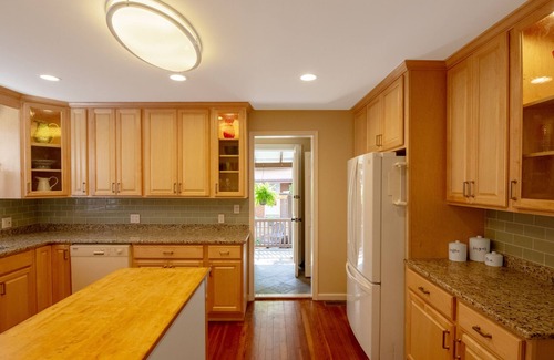 Melrose House | Luxurious Bungalow Jewel, Amenities-Rich Home, Close to Downtown Attractions