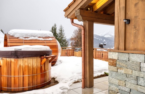 Crest-Voland Ski Chalet | Luxurious Chalet at the foot of the slopes for 12 people.
