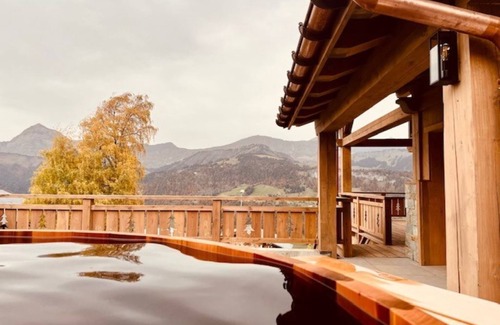 Crest-Voland Ski Chalet | Luxurious Chalet at the foot of the slopes for 12 people.