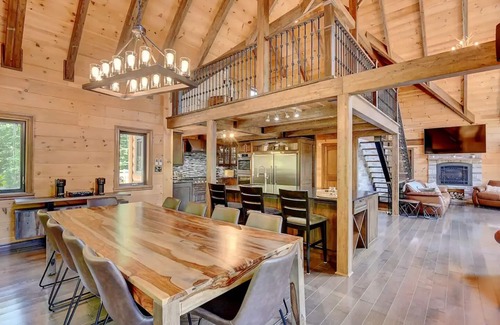 Saint-Calixte Ski Chalet | Luxurious chalet featuring a jacuzzi, pool, small lake, sauna and pool table.