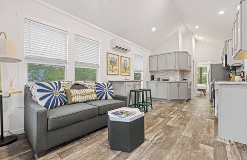 Fredericksburg Cabin | Luxurious Classic Cabin at the SKYE Texas Hill Country Resort!