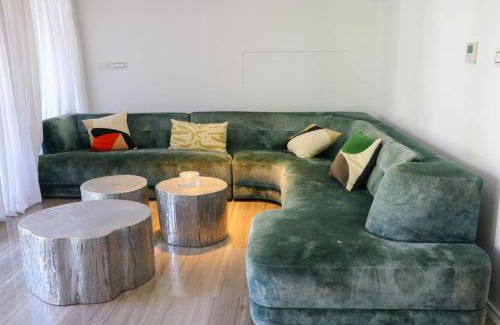 Herzliya Pituach Villa | Luxurious Coastal Villa with Pool Near the Beach with Mamad by Sea N' Rent