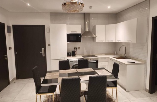 East Legon Apartment | Luxurious & Comfy Gem-5 Star Location-Pools, Gym!
