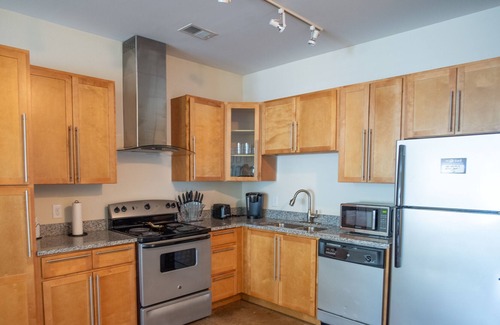 High Point Apartment | ★Luxurious & Comfy ~ Serene Location ~ ♛Royal Beds