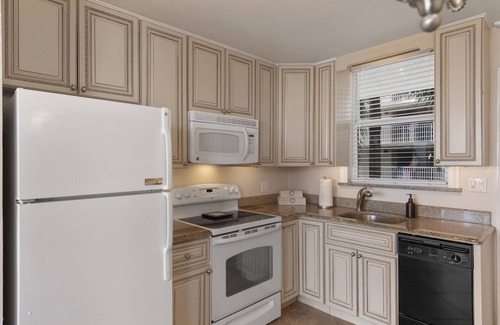 Bonita Springs Condo | Luxurious condo across the street from the beach!