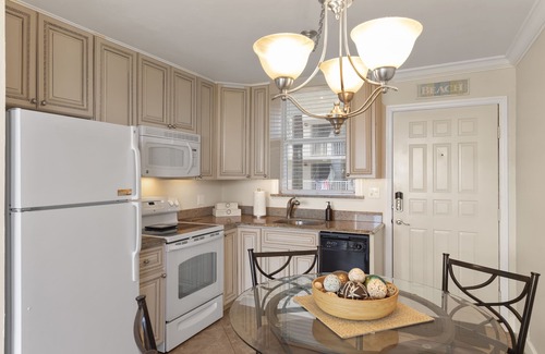 Bonita Springs Condo | Luxurious condo across the street from the beach!
