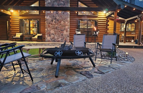 Canton Cabin | Luxurious, Cozy Log Cabin 2 - Family, Pool, Pets - 3 Bed/2 Bathn