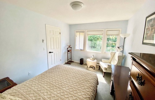 Crescent Beach Bed & Breakfast | Luxurious, Cozy Villa in Great Vancouver close to White Rock/US border