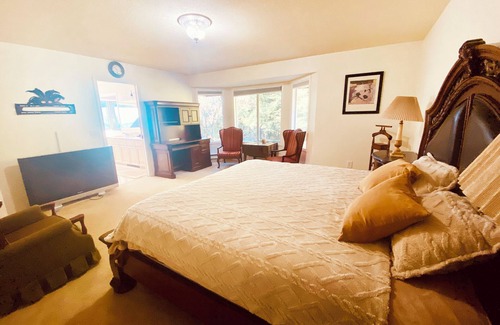 Crescent Beach Bed & Breakfast | Luxurious, Cozy Villa in Great Vancouver close to White Rock/US border