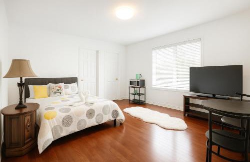 Markham House | Luxurious Detached Master BR